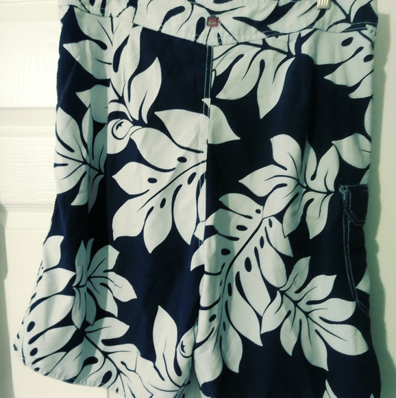 QuickSilver Hawaiian Board Riding W. 36 ⛵ - Picture 2 of 2